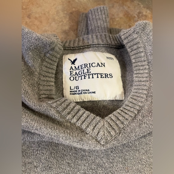 Gray American Eagle, V-neck sweater, size large - Picture 4 of 4